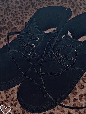 Women’s Black Lace-Up Suede Koolaburra Boots